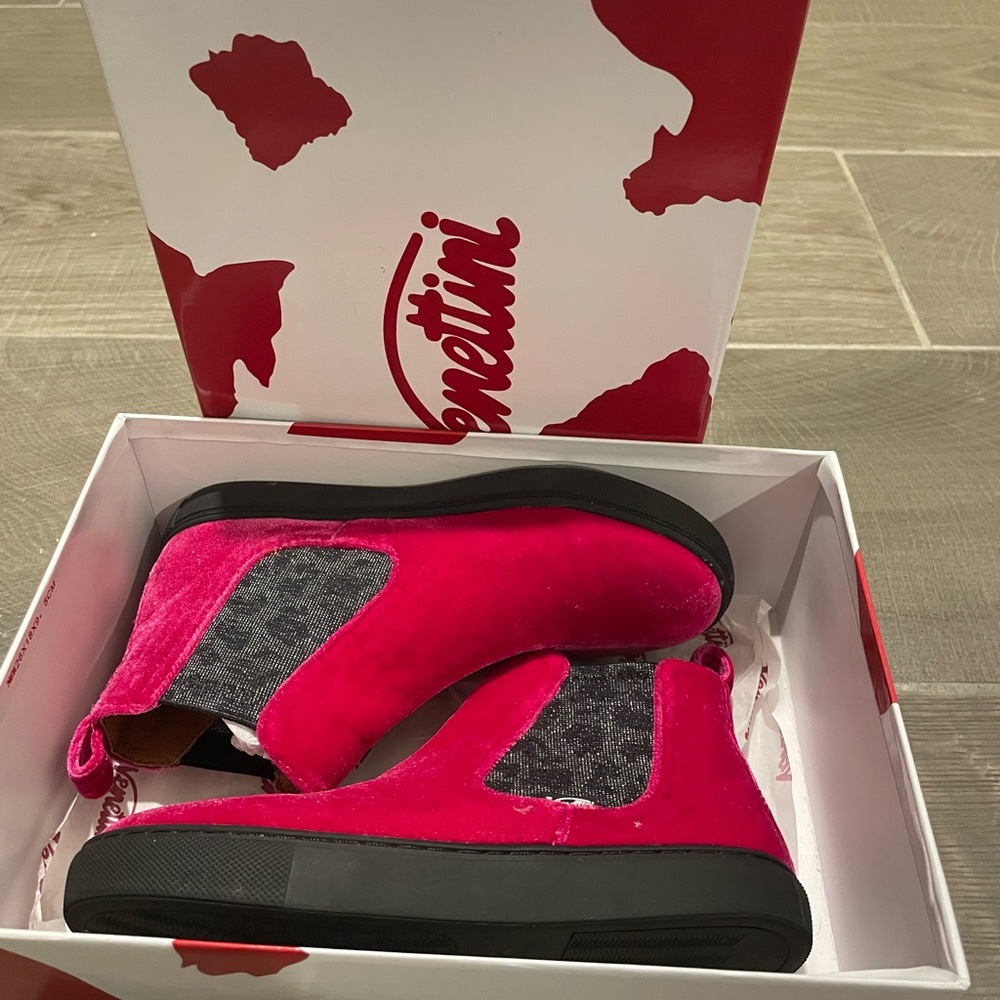 Venettini Fuchsia Ankle Boots